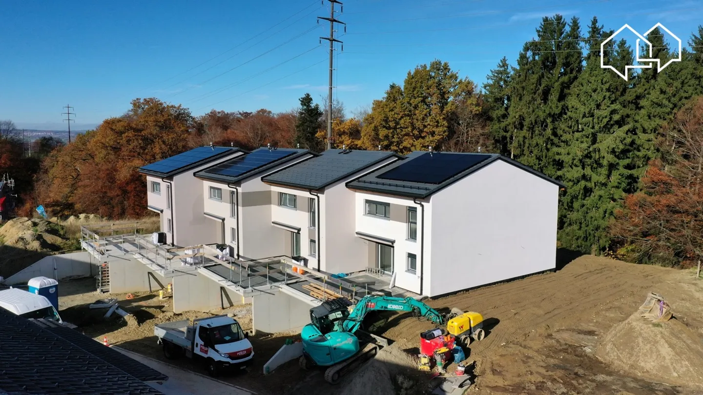 Row house for sale - Photo 1 of 12