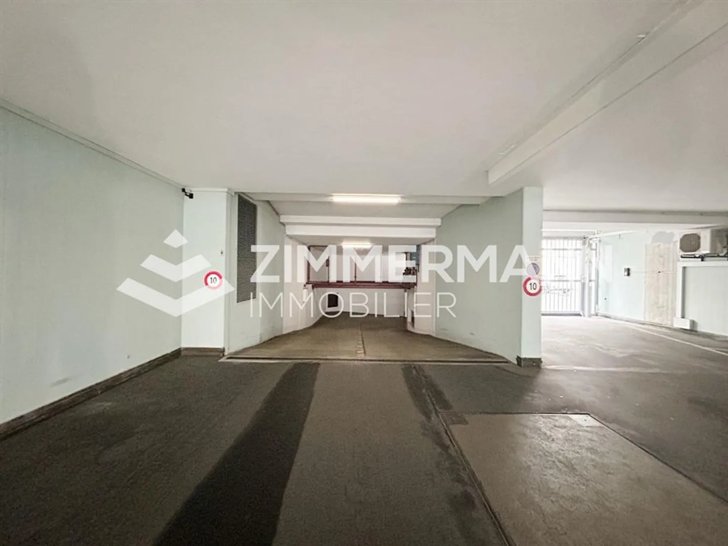 Espace de Parking Intérieur - Photo 3 sur 3