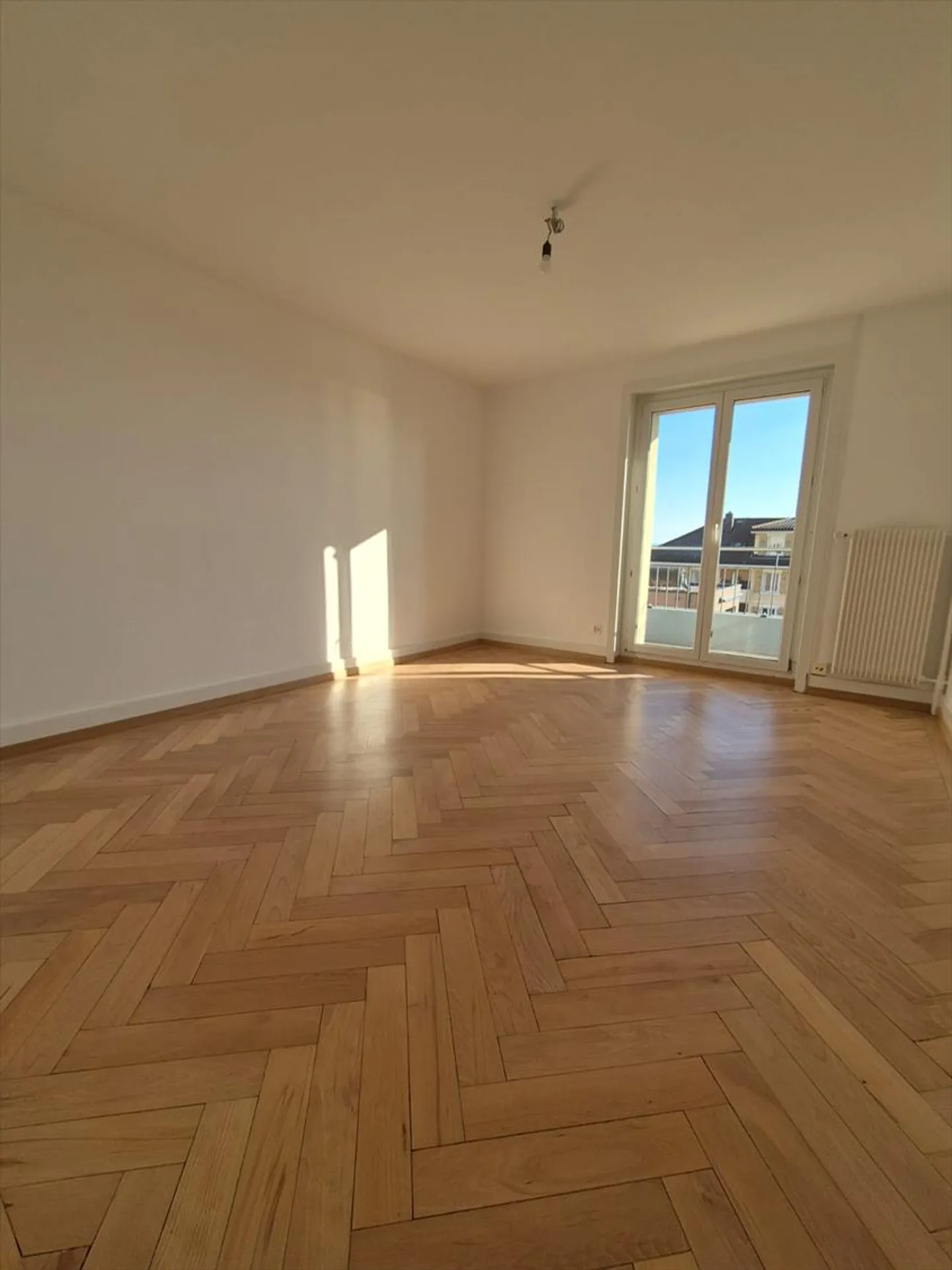 Appartamento completamente ristrutturato di 3 locali al 1° piano - Foto 2 di 6