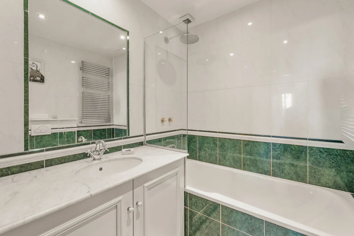 Superb property located in a quiet residential area - Photo 7 of 25