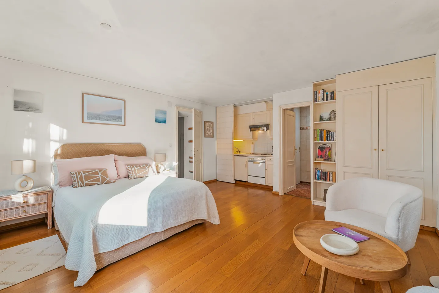 Superb property located in a quiet residential area - Photo 8 of 25