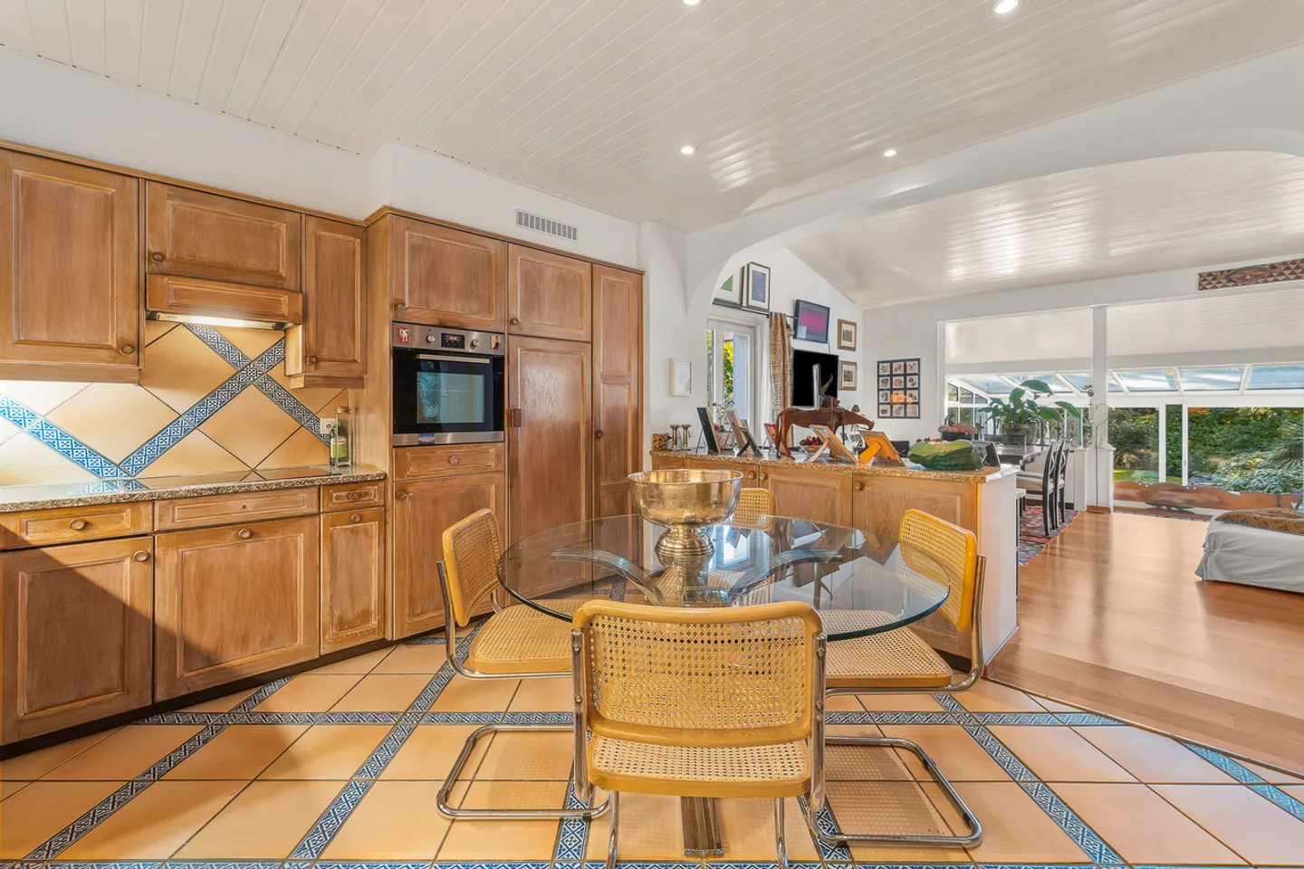 Superb property located in a quiet residential area - Photo 15 of 25