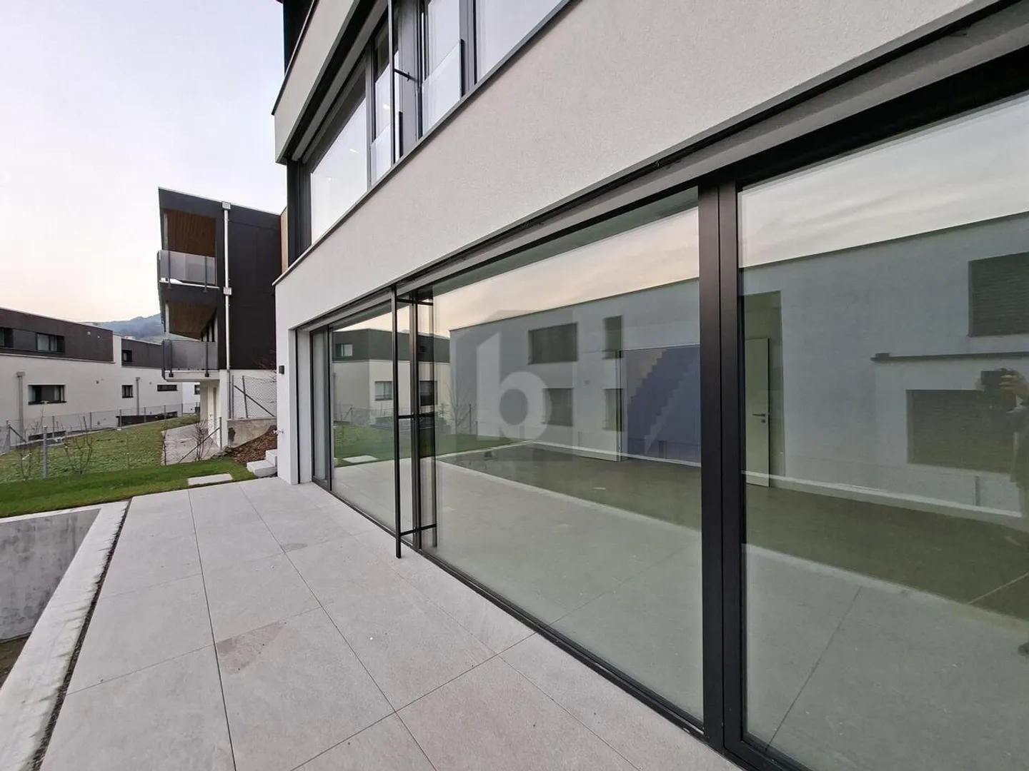 ARCHITEKTUR TRIFFT LUXUS UND MODERNSTE TECHNIK - Foto 2 von 6
