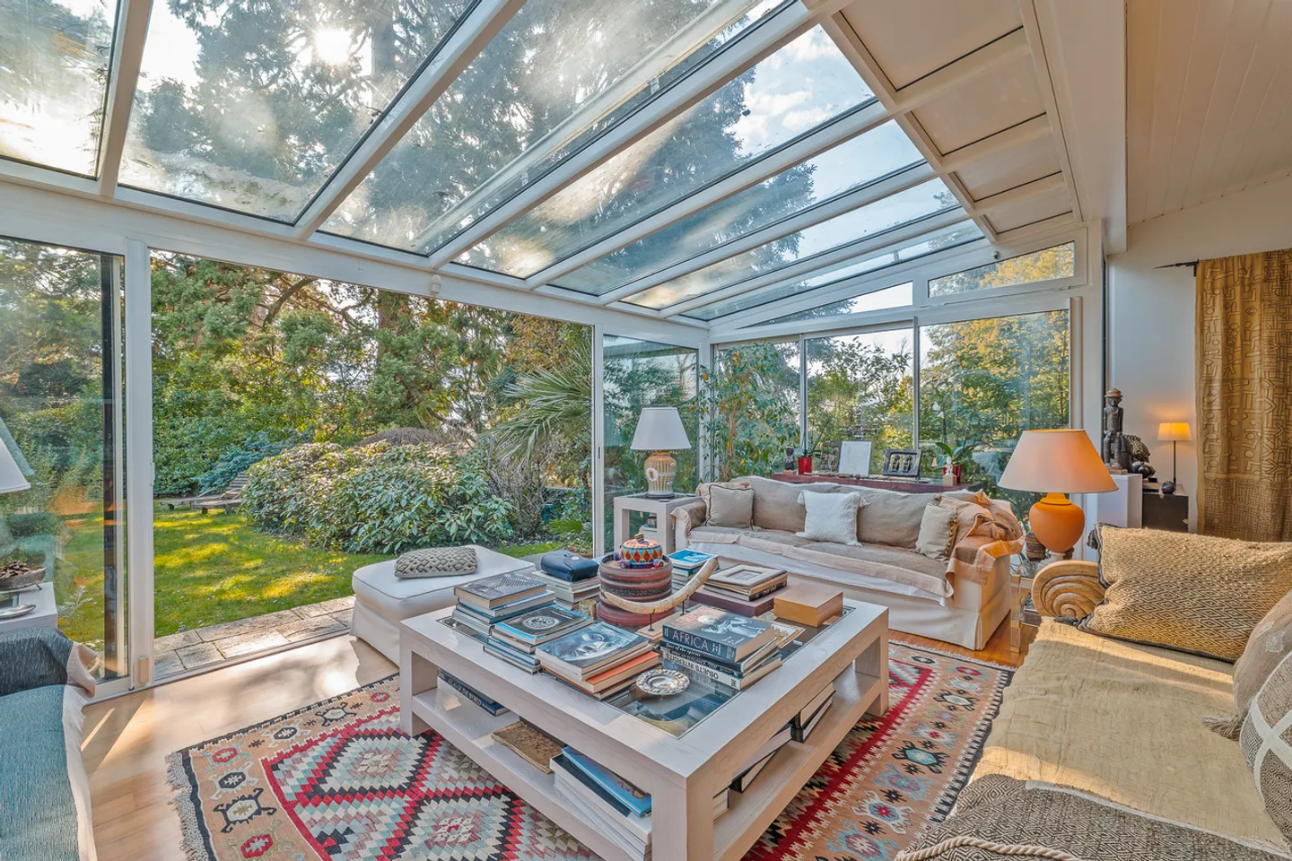 Superb property located in a quiet residential area - Photo 12 of 25