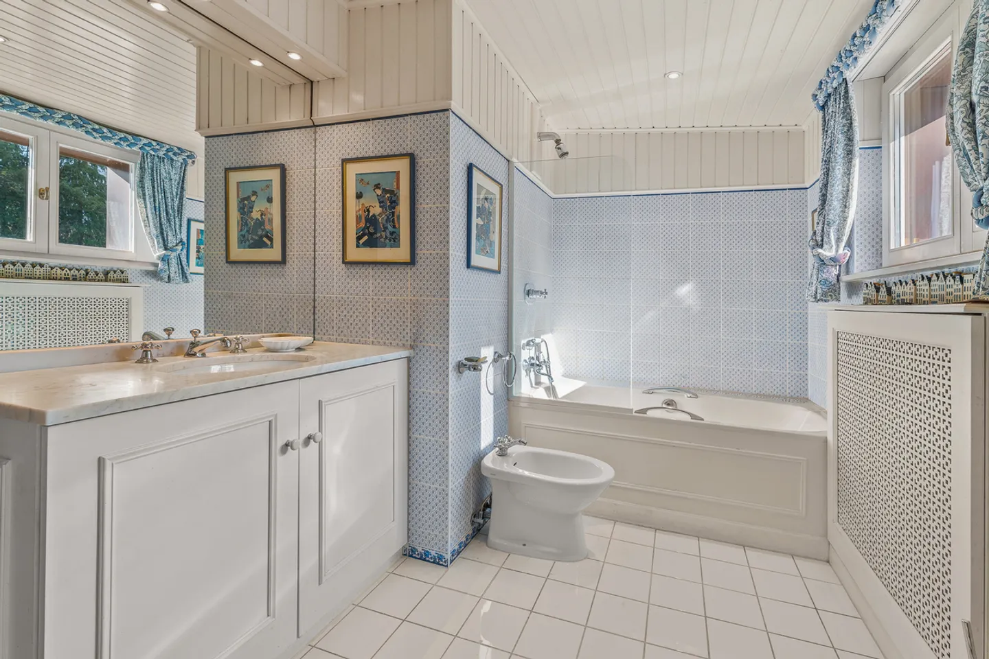 Superb property located in a quiet residential area - Photo 20 of 25