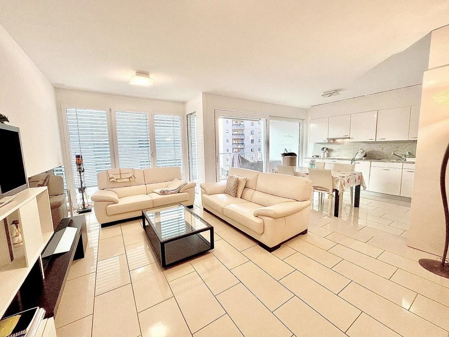 APPARTEMENT LUMINEUX AVEC GRANDE TERRASSE - Photo 1 sur 10