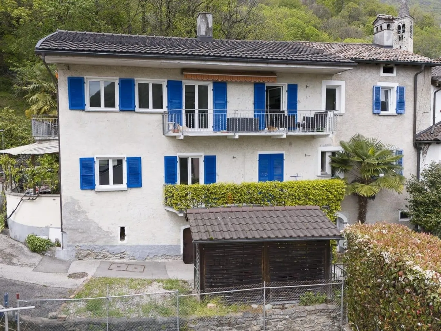 Single-family house with two independent living units in Mezzovico-Vira, allowed secondary residence. - Photo 1 of 13