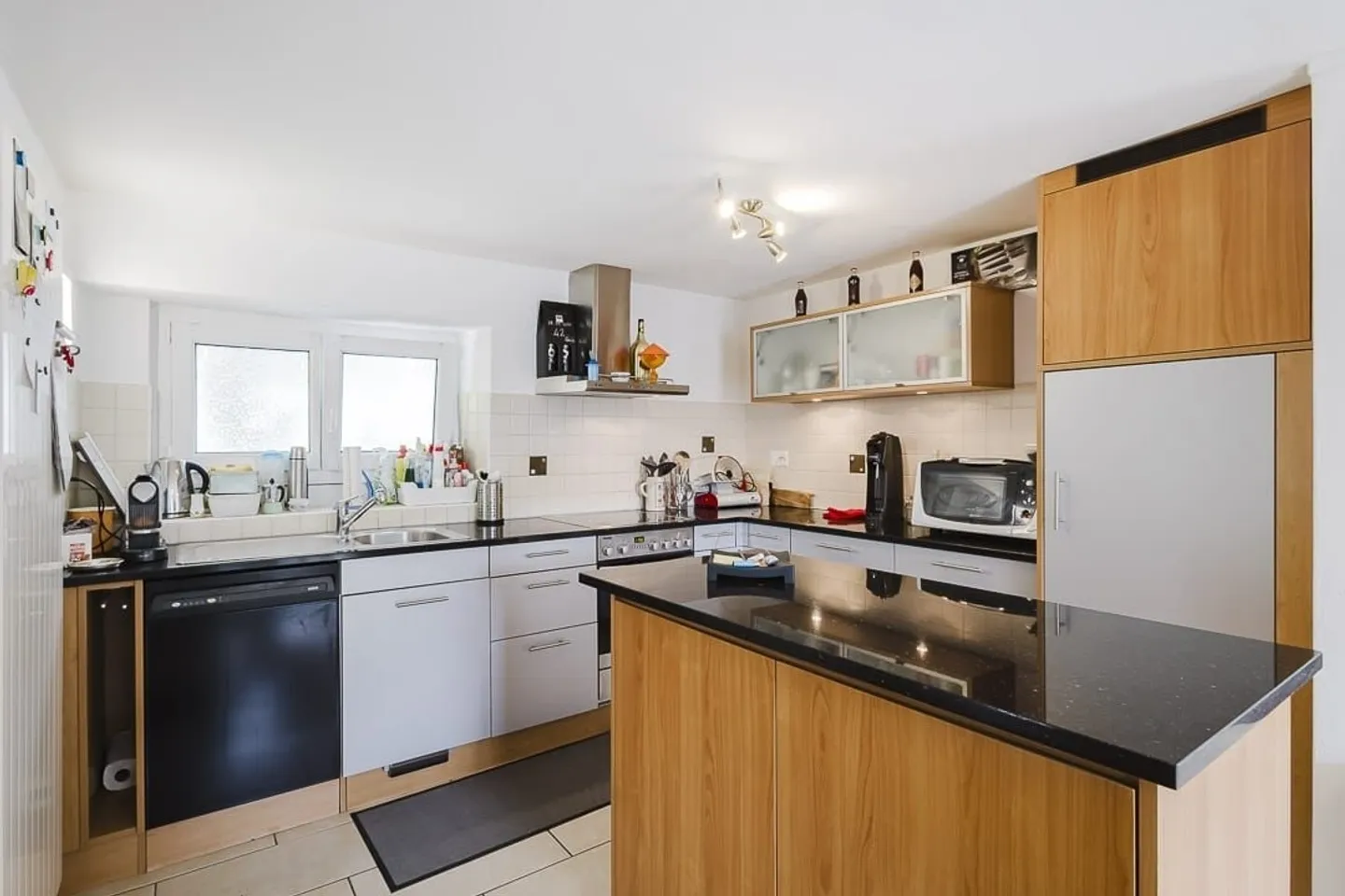 Single-family house with two independent living units in Mezzovico-Vira, allowed secondary residence. - Photo 6 of 13