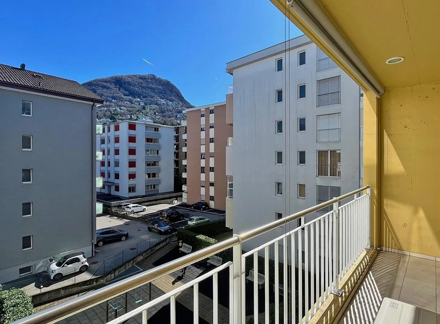 APPARTEMENT LUMINEUX AVEC GRANDE TERRASSE - Photo 3 sur 10