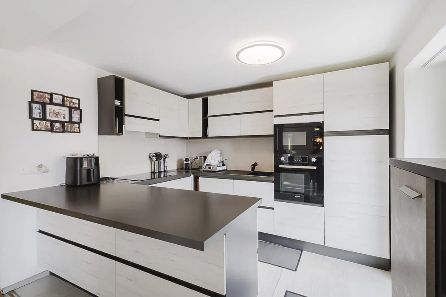 Single-family house with two independent living units in Mezzovico-Vira, allowed secondary residence. - Photo 9 of 13