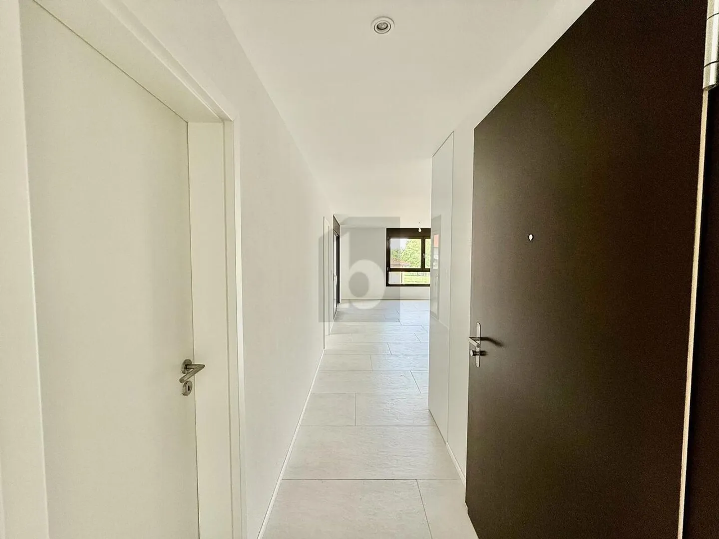 Appartement Moderne avec Terrasse - Photo 2 sur 6