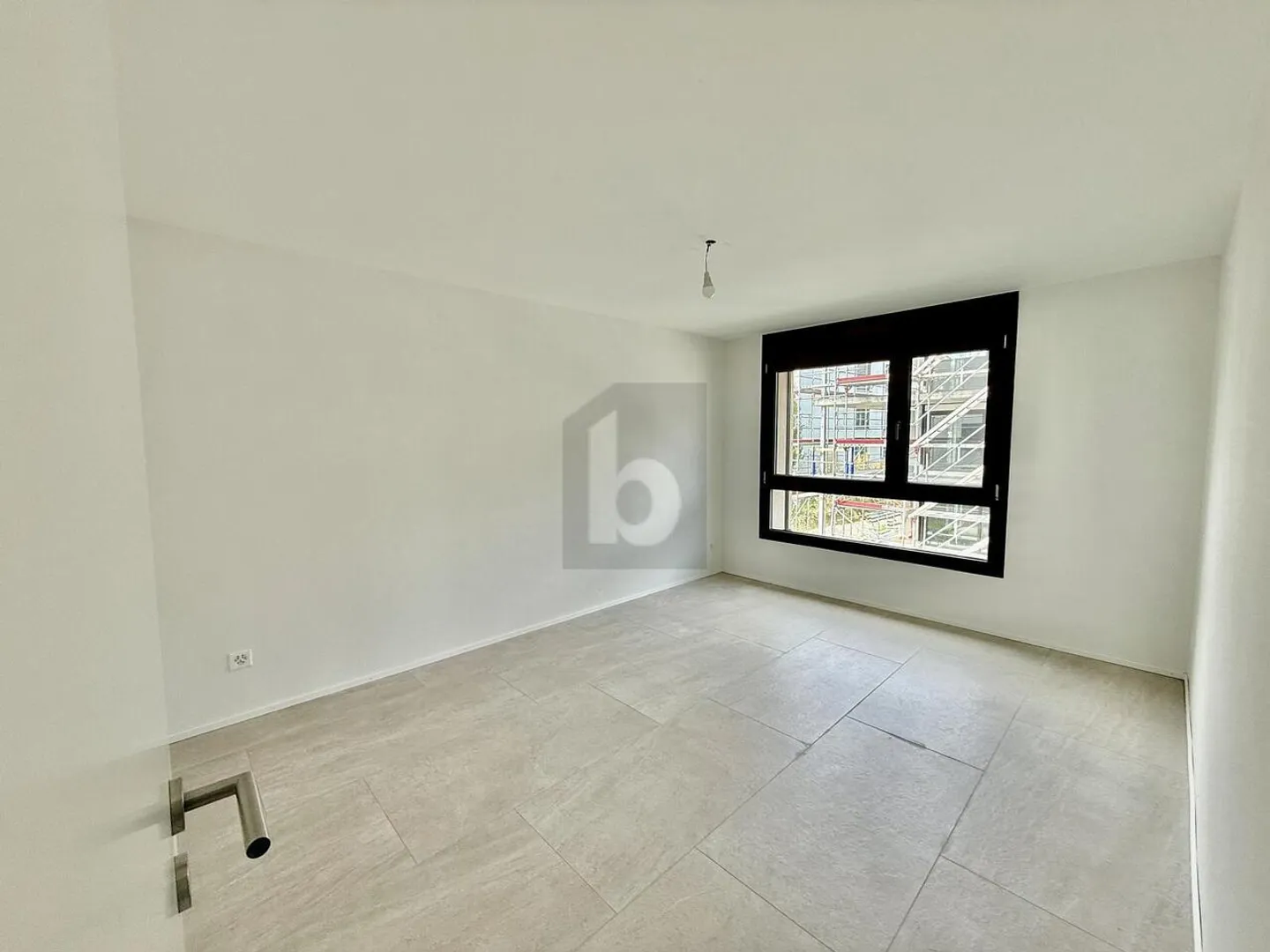 Appartement Moderne avec Terrasse - Photo 5 sur 6