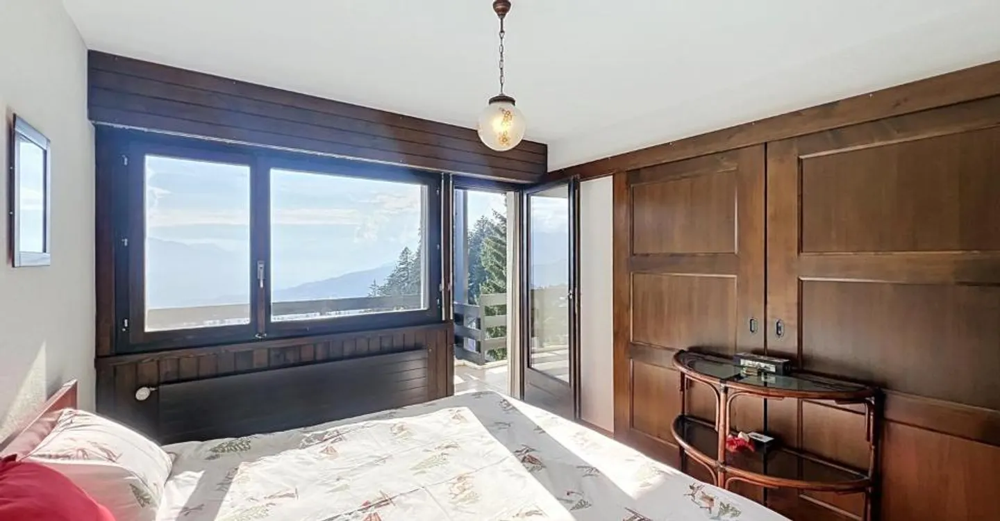Charming Apartment with Mountain View - Photo 4 of 13