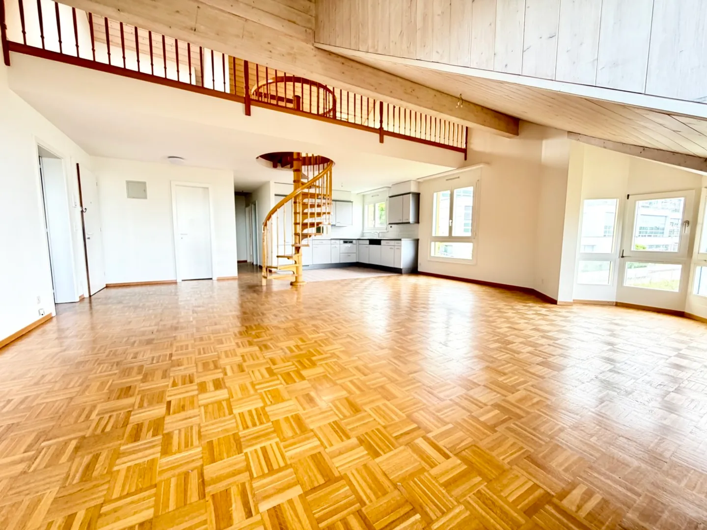 Appartement avec 4,5 pièces et 155 m2 avec vue dégagée sur le lac - Photo 1 sur 13