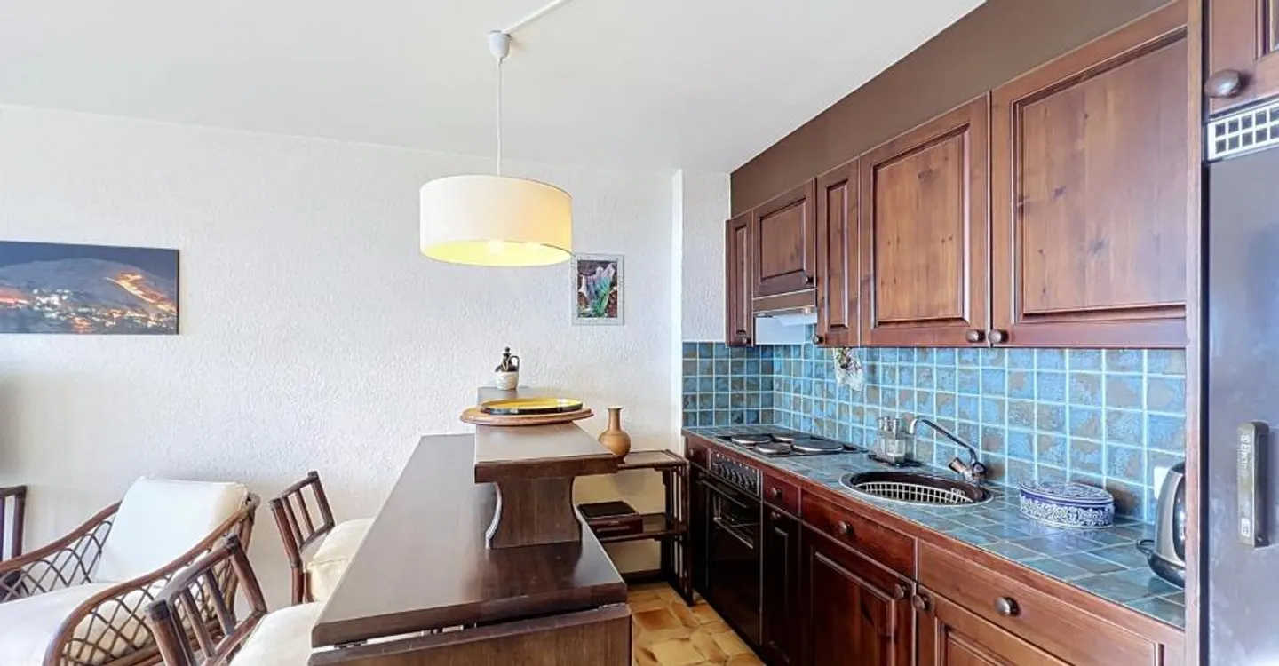 Charming Apartment with Mountain View - Photo 11 of 13