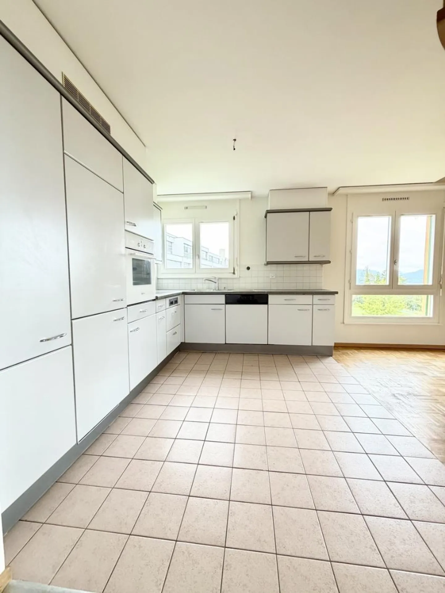 Appartement avec 4,5 pièces et 155 m2 avec vue dégagée sur le lac - Photo 2 sur 13