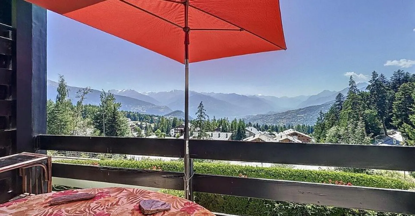 Charming Apartment with Mountain View - Photo 13 of 13