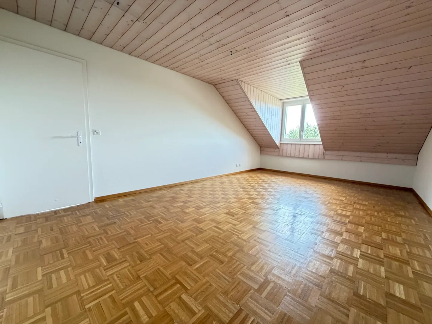 Appartement avec 4,5 pièces et 155 m2 avec vue dégagée sur le lac - Photo 3 sur 13