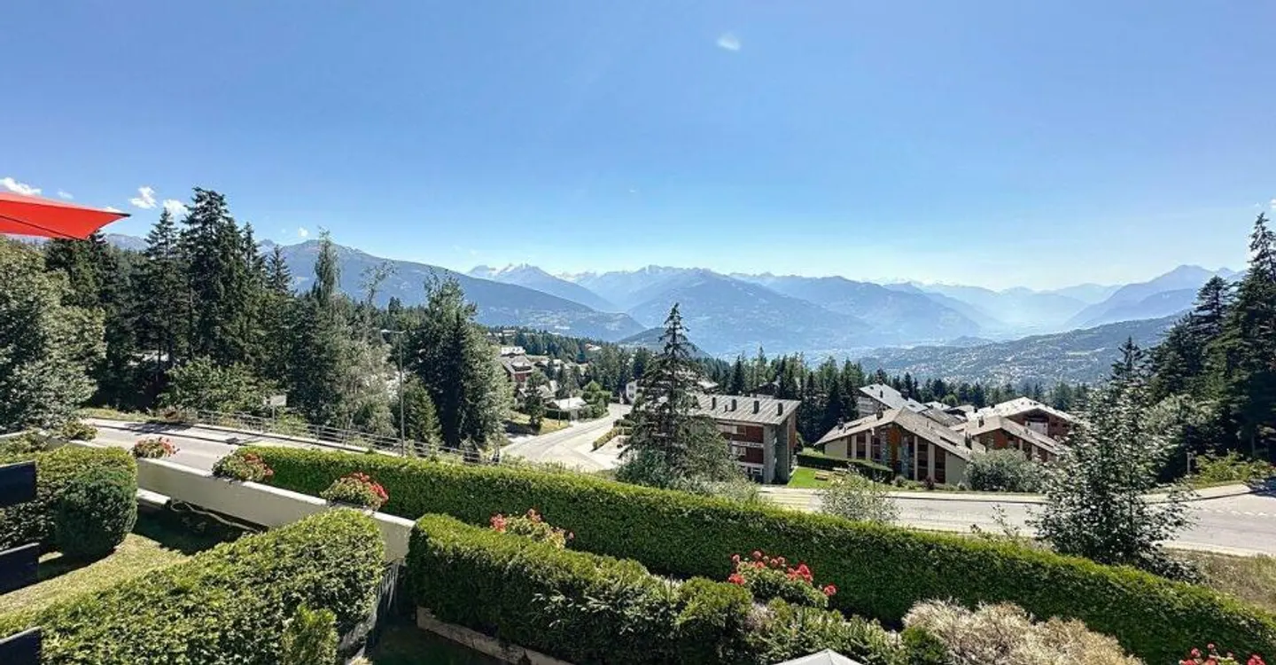 Charming Apartment with Mountain View - Photo 2 of 13