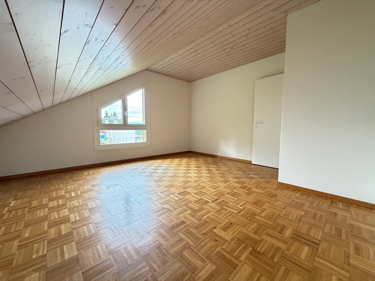 Appartement avec 4,5 pièces et 155 m2 avec vue dégagée sur le lac - Photo 4 sur 13