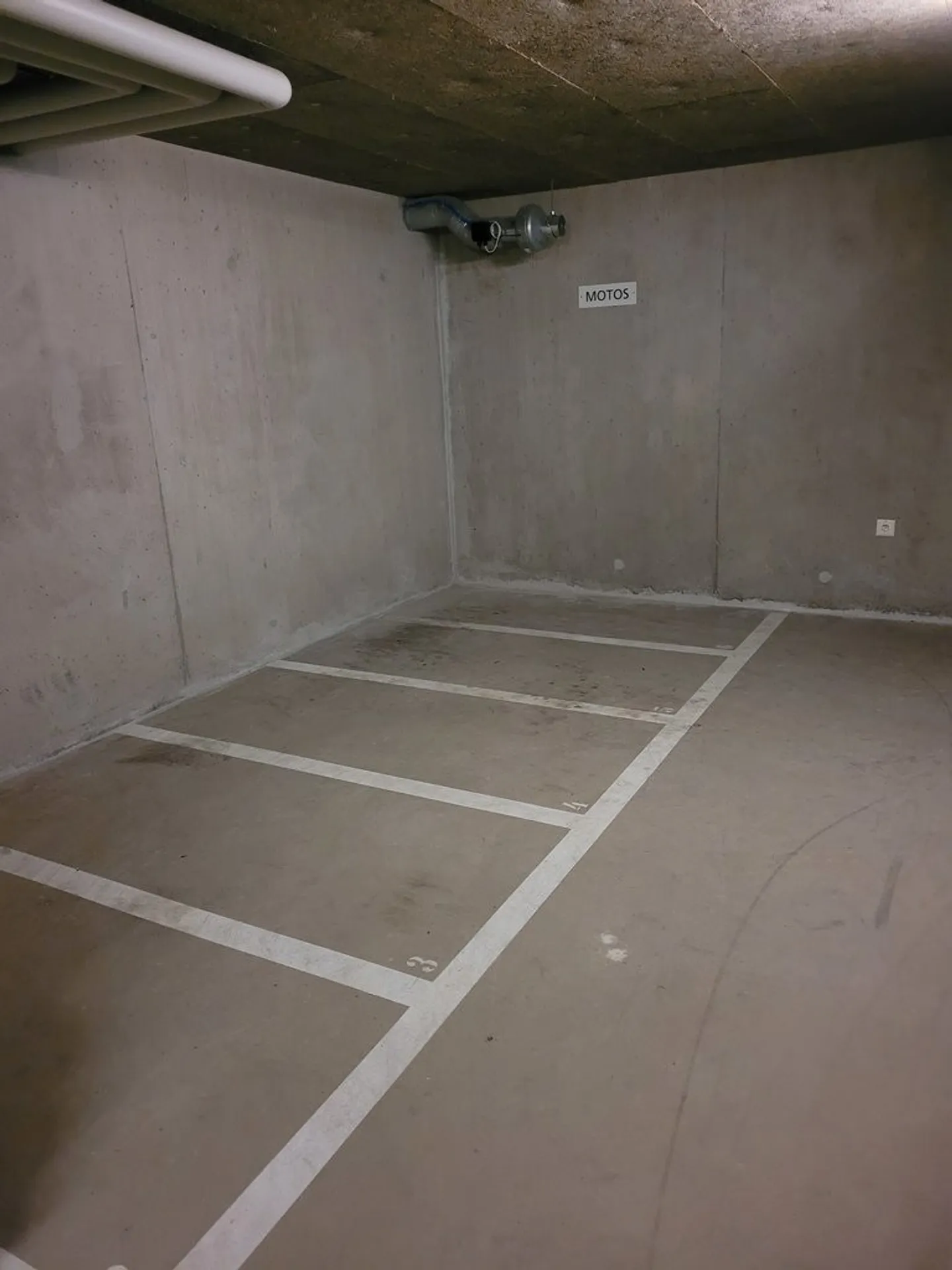 Zu vermieten ch. de la Cigale 2 in Lausanne, Innenparkplätze für Motorräder - Foto 2 von 3