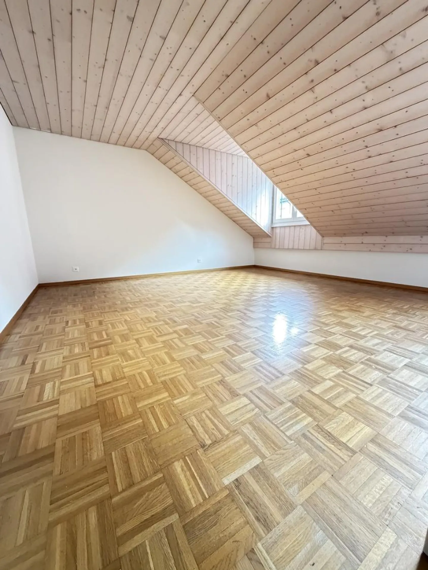 Appartement avec 4,5 pièces et 155 m2 avec vue dégagée sur le lac - Photo 5 sur 13