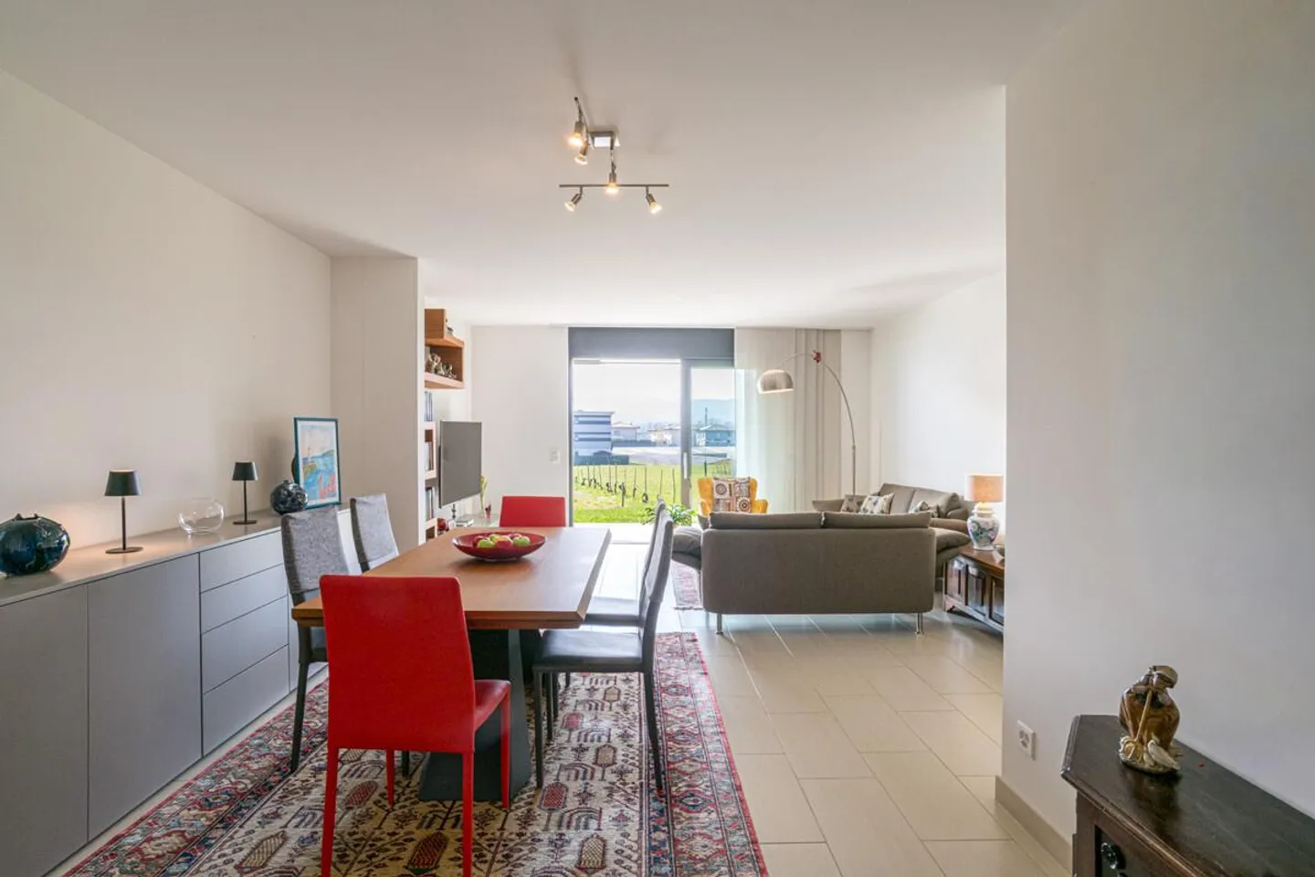 Appartamento Elegante con Giardino - Foto 5 di 14