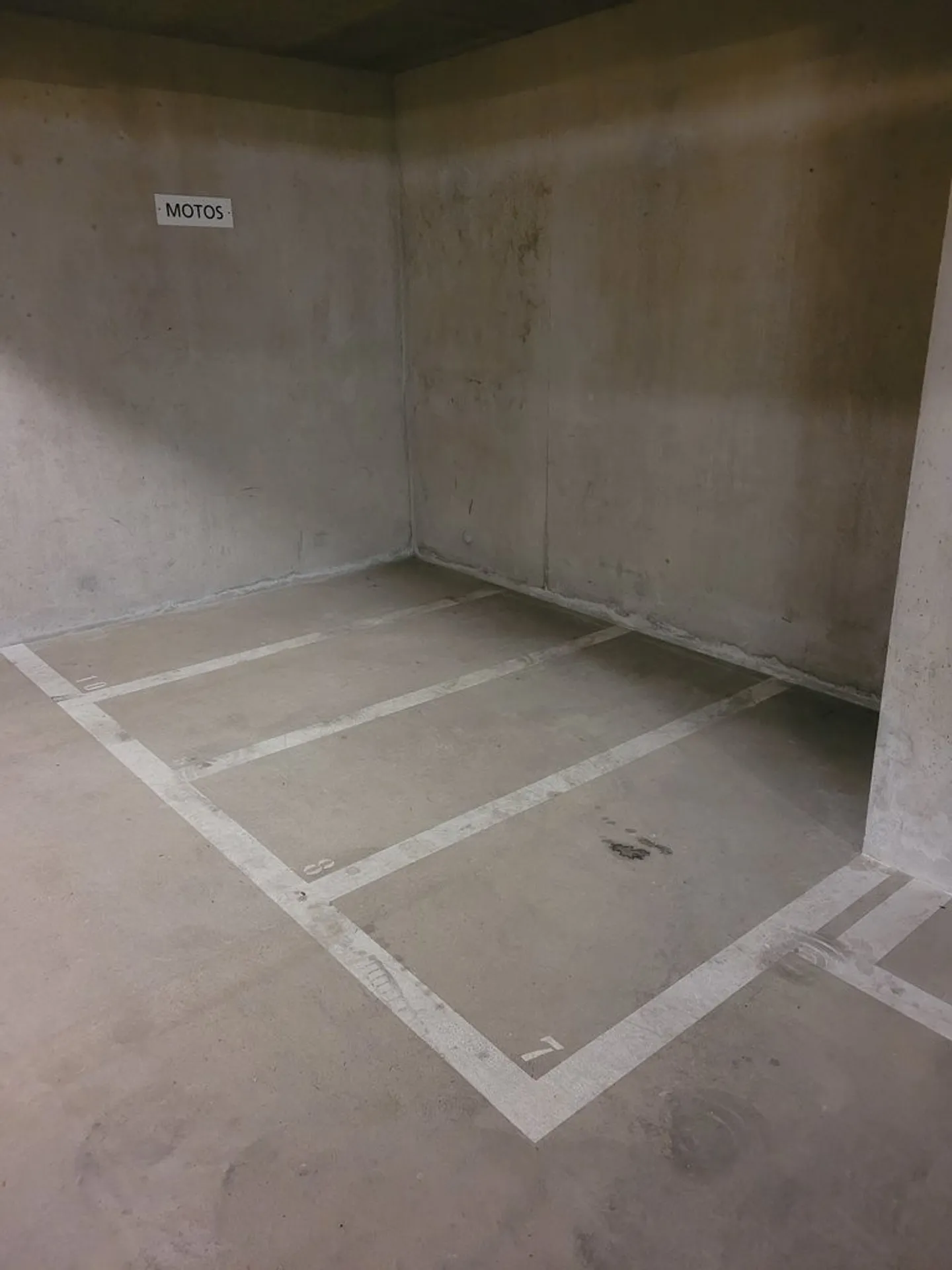 Zu vermieten ch. de la Cigale 2 in Lausanne, Innenparkplätze für Motorräder - Foto 3 von 3