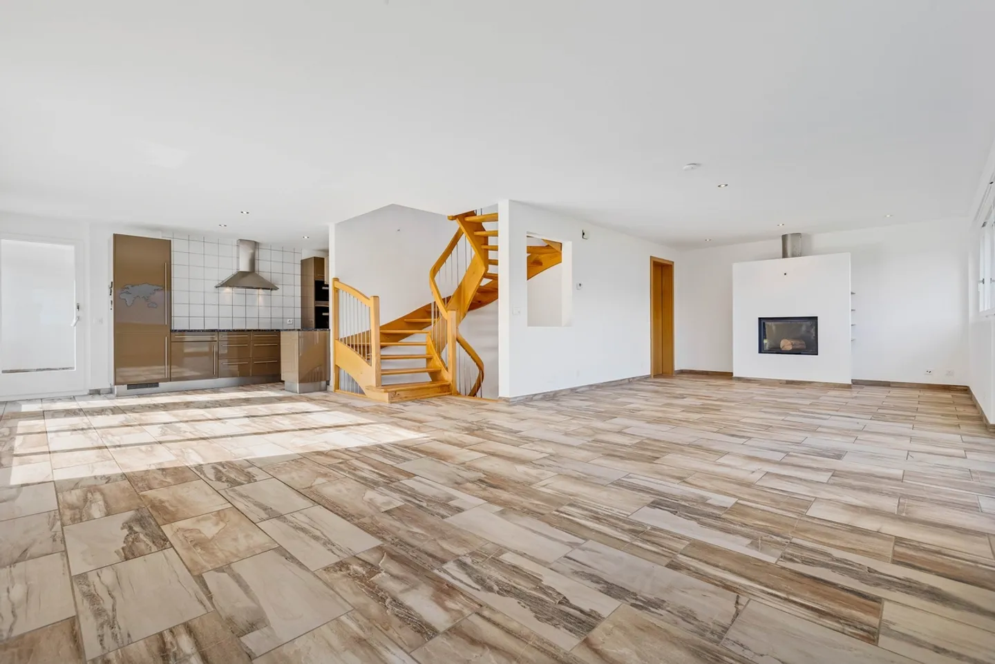 Architect-designed villa with panoramic view of the Vaud Alps and the Dents du Midi - Photo 4 of 13