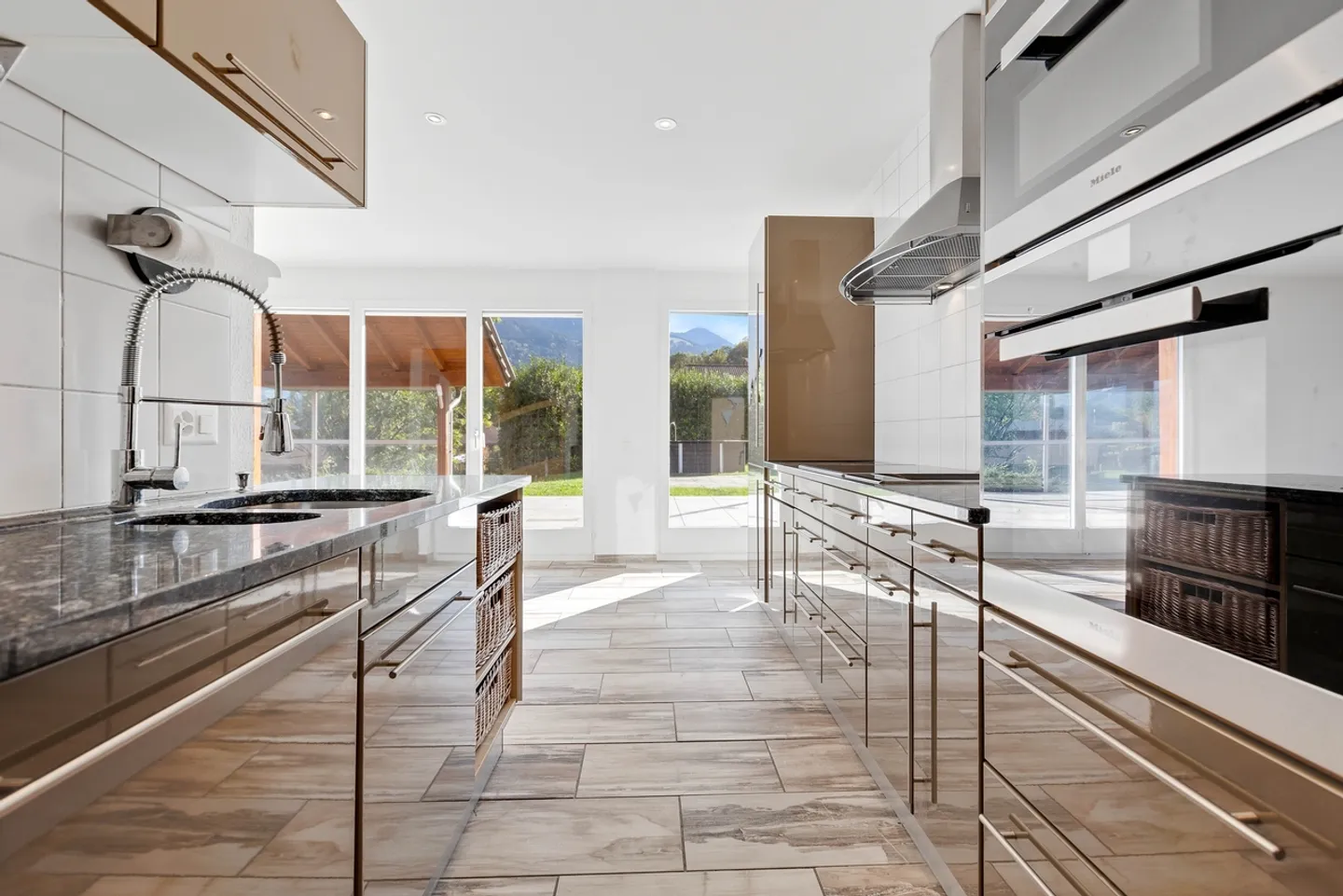 Architect-designed villa with panoramic view of the Vaud Alps and the Dents du Midi - Photo 5 of 13