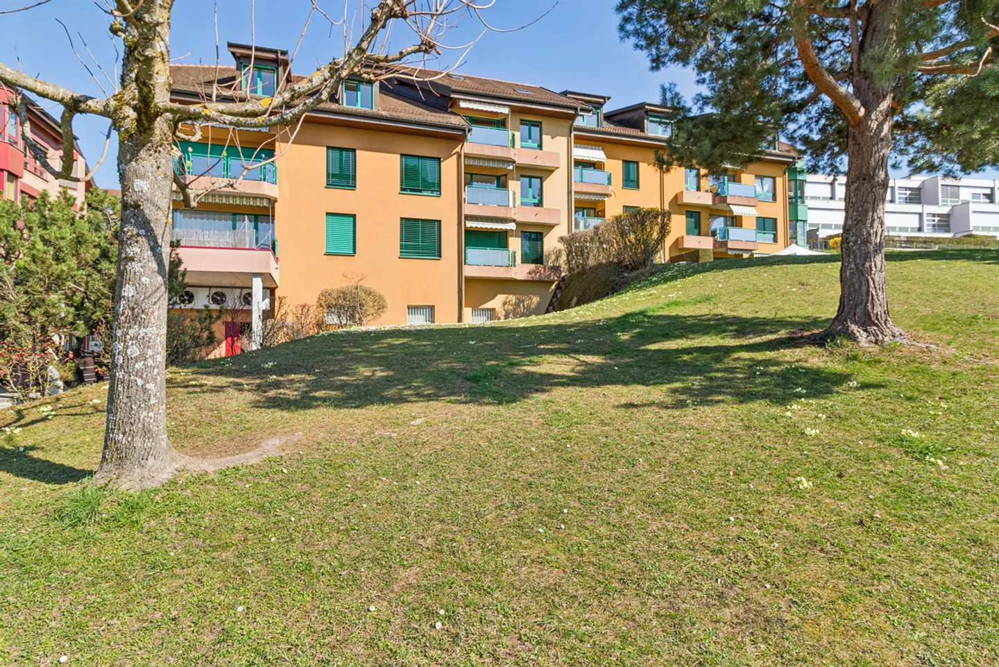 Appartement avec 4,5 pièces et 155 m2 avec vue dégagée sur le lac - Photo 10 sur 13