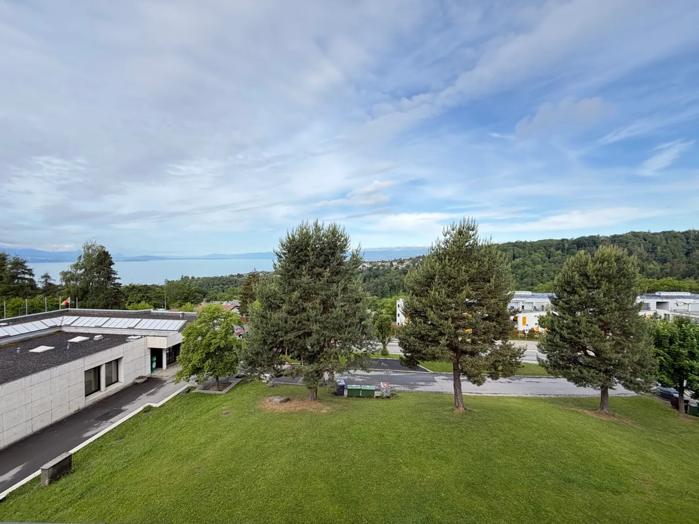 Appartement avec 4,5 pièces et 155 m2 avec vue dégagée sur le lac - Photo 11 sur 13