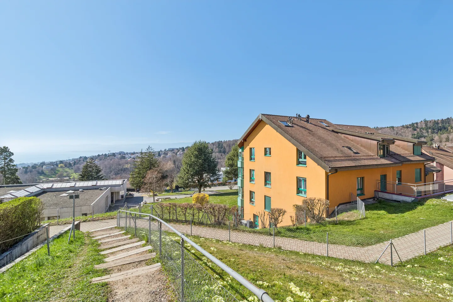 Appartement avec 4,5 pièces et 155 m2 avec vue dégagée sur le lac - Photo 13 sur 13