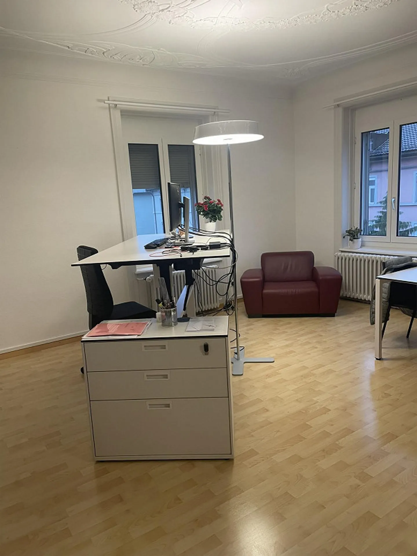 Espace de bureau dans un emplacement privilégié à sous-louer - Photo 1 sur 6