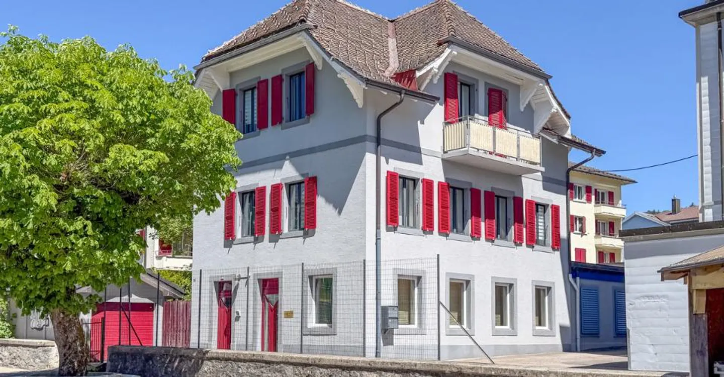 House with 2 apartments, 1 commercial space and 1 garage in Ste-Croix - Photo 1 of 11
