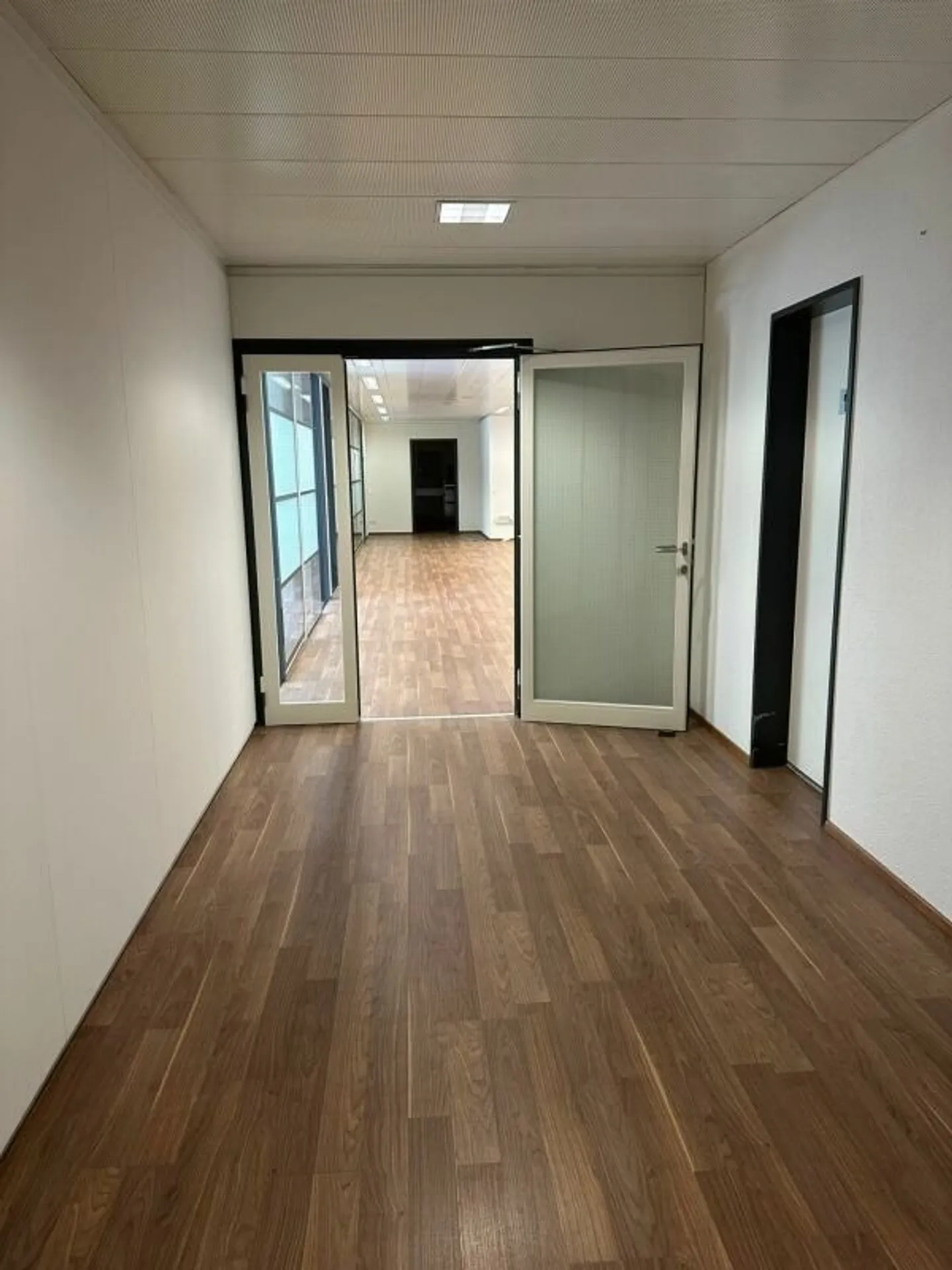 Uffici/Spazi Commerciali in una Posizione Ben Collegata - Foto 6 di 9