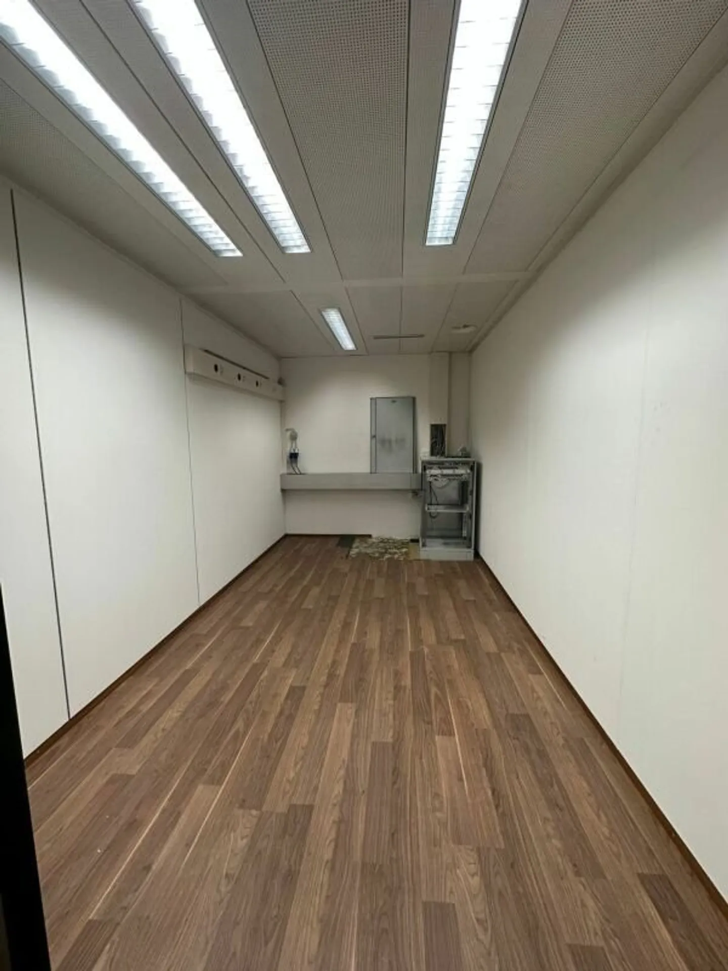 Uffici/Spazi Commerciali in una Posizione Ben Collegata - Foto 7 di 9