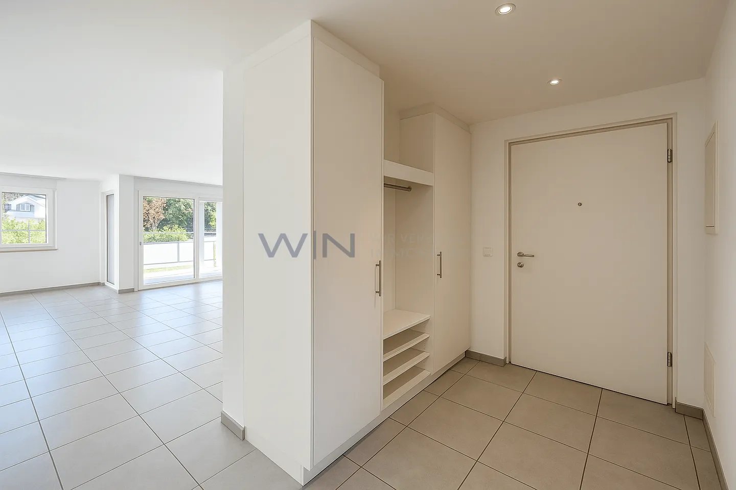 Modern Apartment with Balcony - Photo 6 of 7