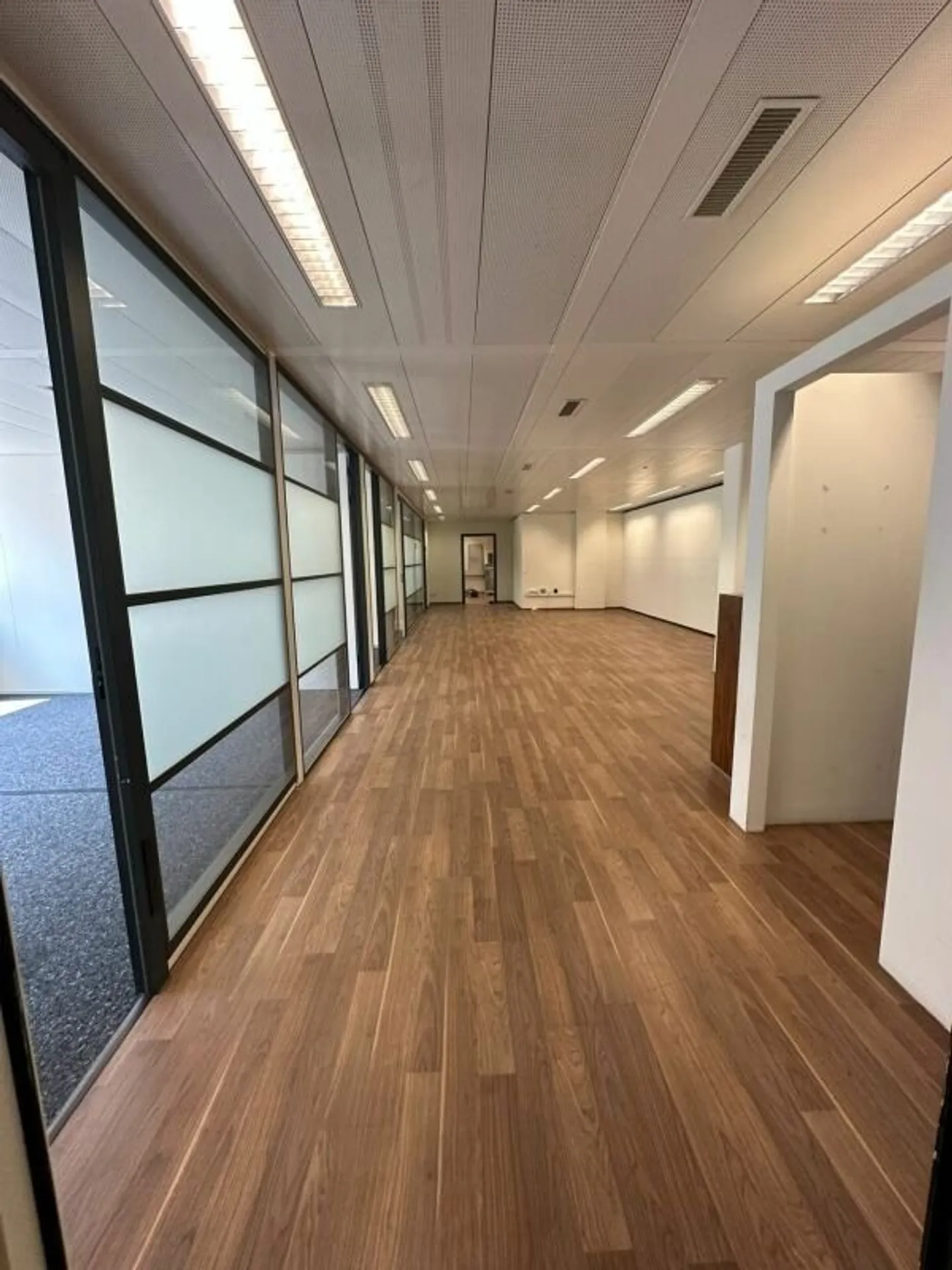 Uffici/Spazi Commerciali in una Posizione Ben Collegata - Foto 1 di 9