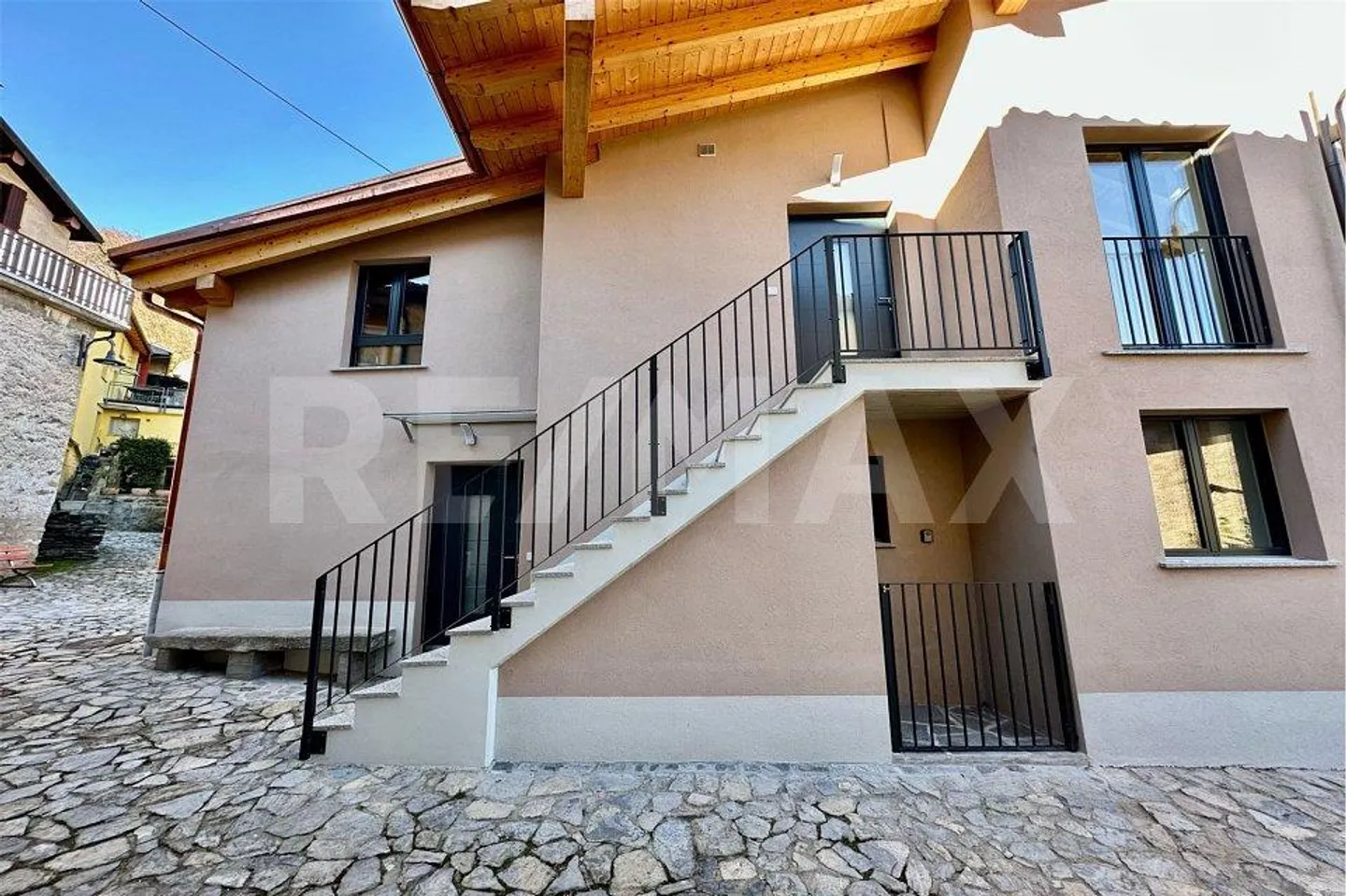 Charming new three-room apartment in the heart of Lopagno - Photo 1 of 13