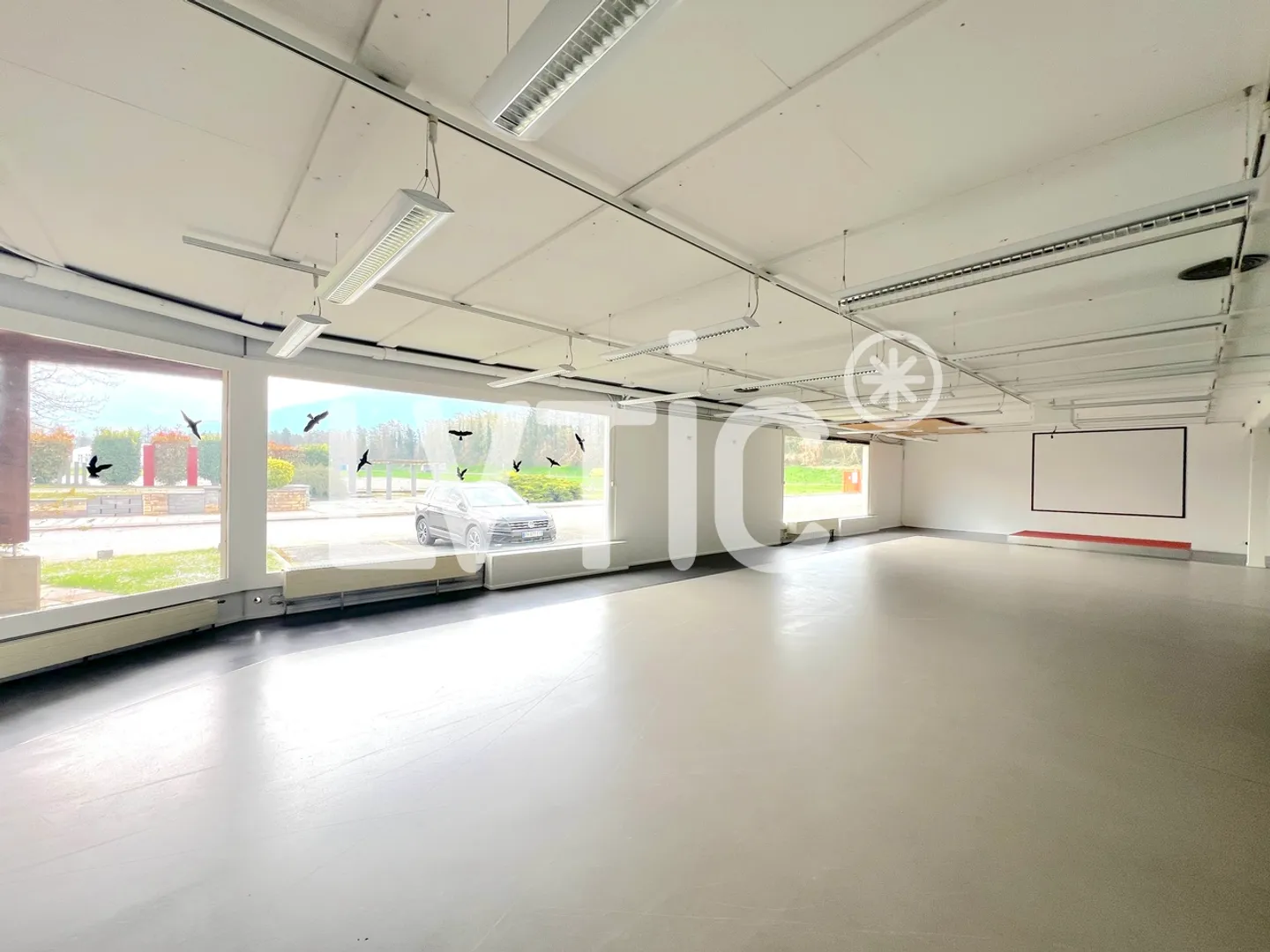 Industrial hall, offices and outdoor areas for rent in Aigle - Photo 7 of 10