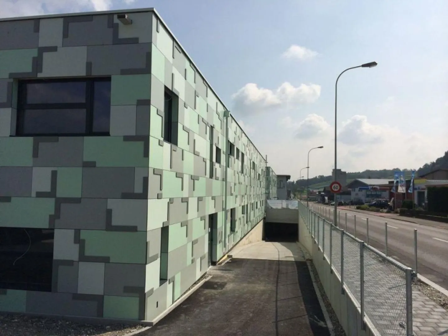 Espace de stationnement souterrain de 320m2 au sous-sol - Photo 2 sur 2