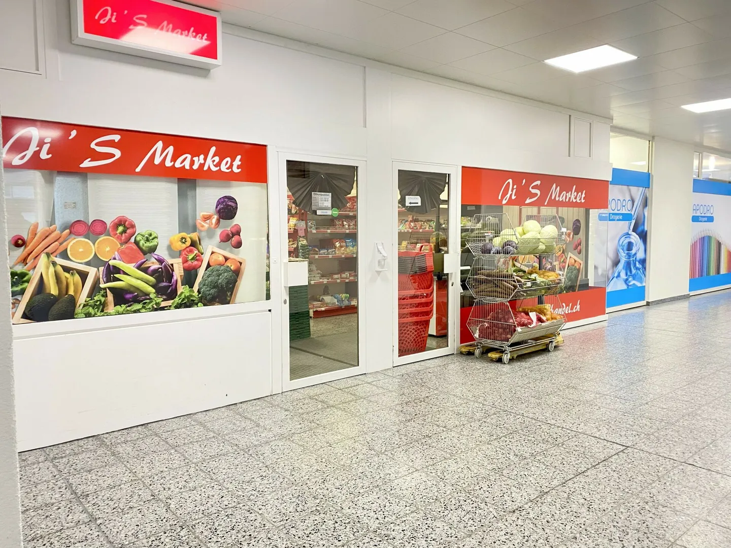 Locaux commerciaux / Magasin de vente dans un emplacement de choix - Photo 1 sur 8