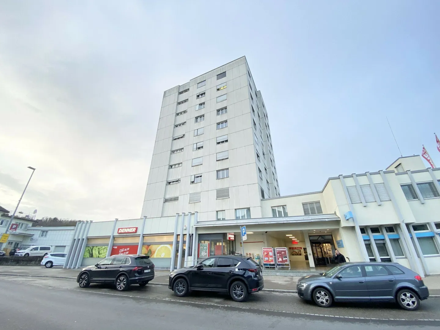 Locaux commerciaux / Magasin de vente dans un emplacement de choix - Photo 3 sur 8