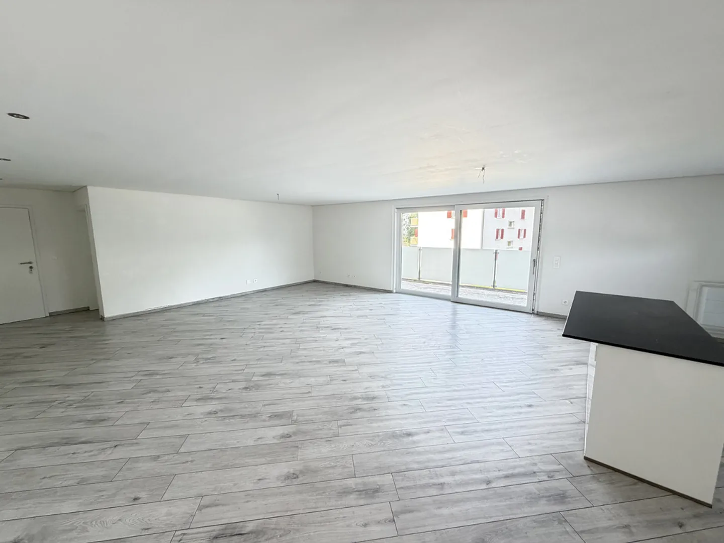 Appartement moderne avec terrasse - Photo 2 sur 12