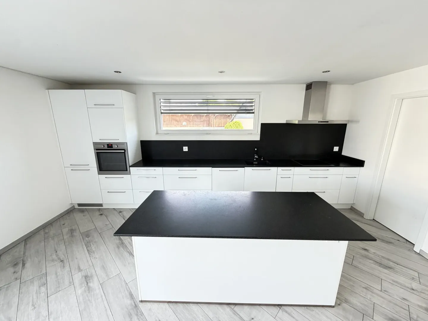 Appartement moderne avec terrasse - Photo 6 sur 12
