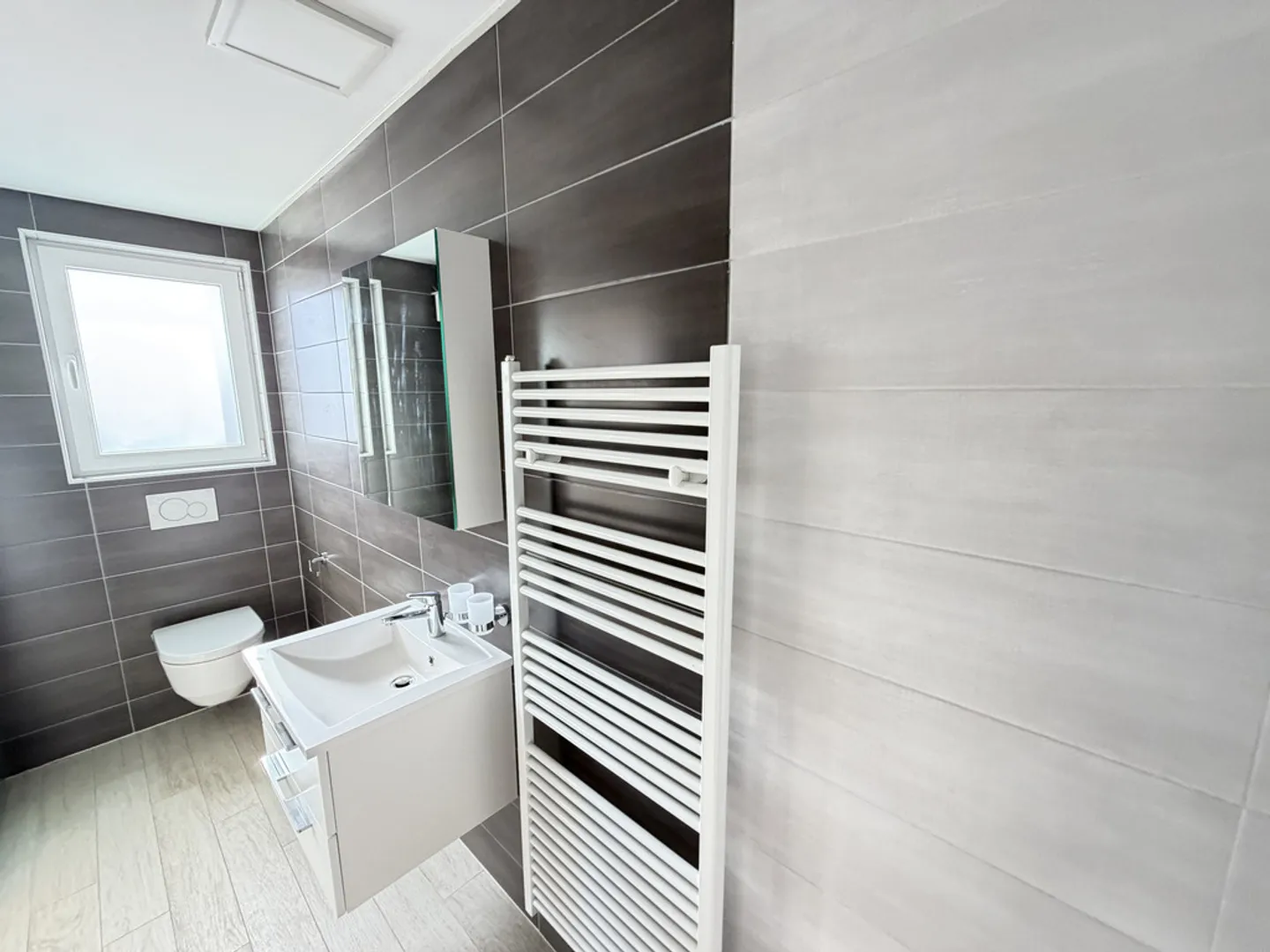 Appartement moderne avec terrasse - Photo 9 sur 12