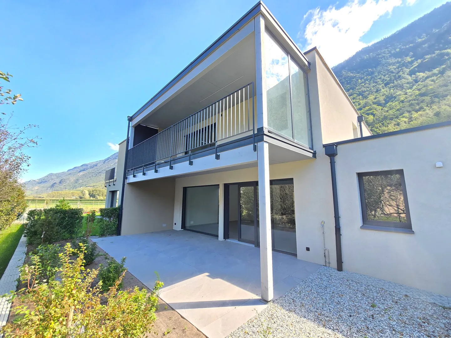 Villa nuova - 190 m2 e 735 m3 - 3 posti auto - Martigny - Foto 1 di 13