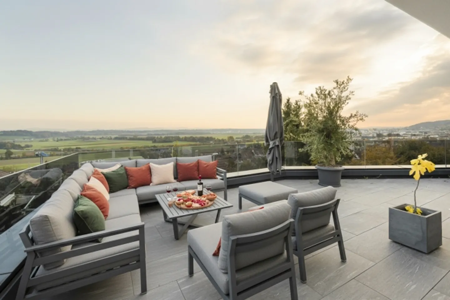 «Barrierefreie Wohnoase mit Sonnenterrasse und traumhafter Weitsicht» - Foto 1 von 13