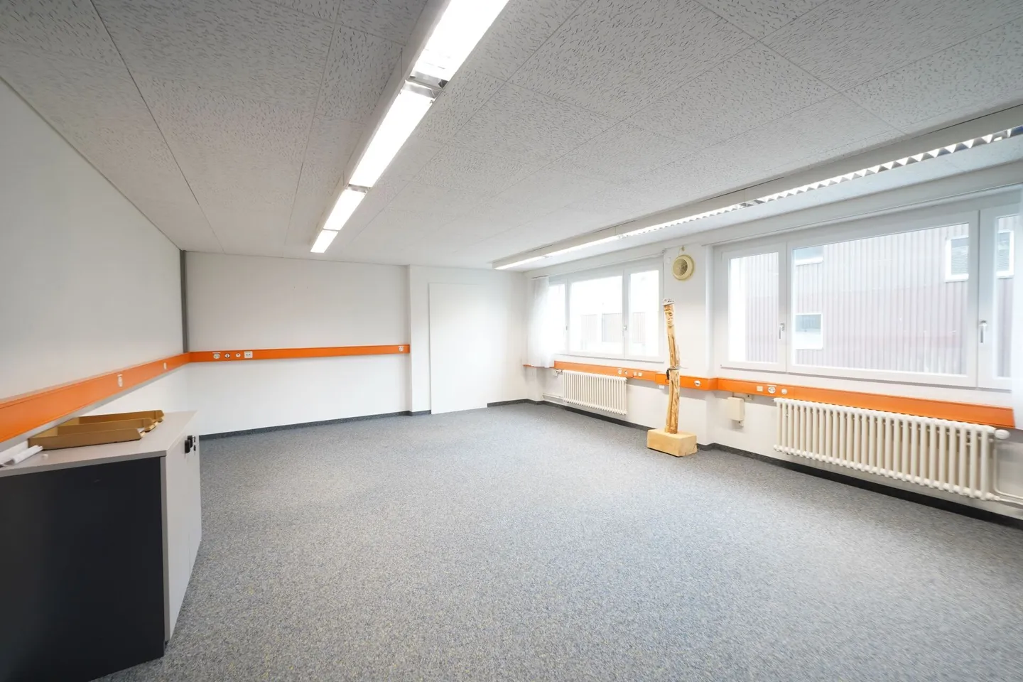 Office space for rent - Photo 3 of 4